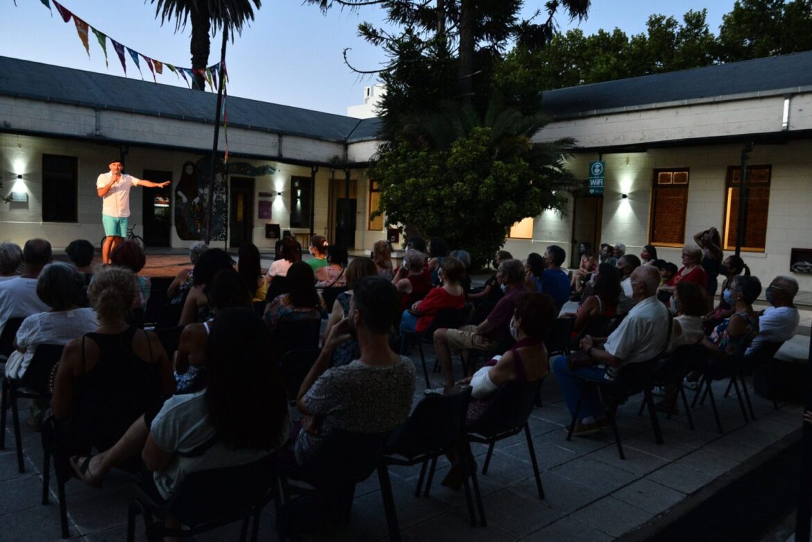 Comienza la edición de «Cuentos bajo la luz de la luna» en el Centro Cultural Islas Malvinas