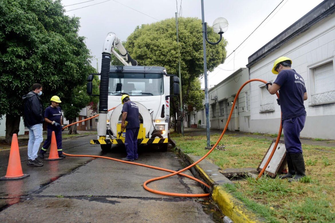 La Plata: Ante la continuidad de las lluvias, el Municipio intensifica el mantenimiento de los sistemas pluviales