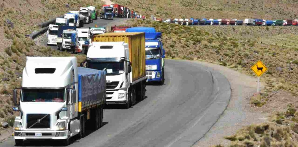 Continúa el conflicto en el paso fronterizo a Chile y ya suman 3.000 los camiones varados