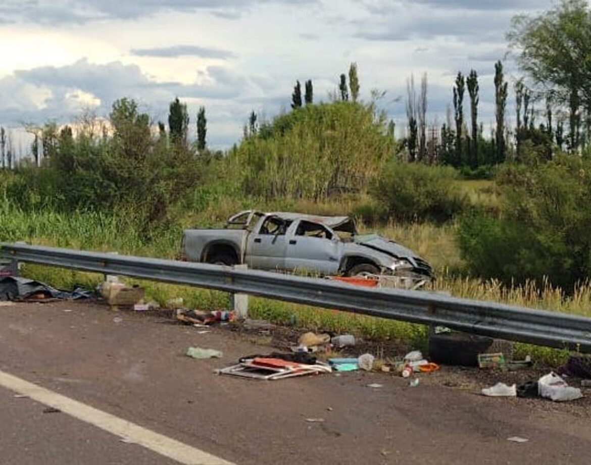 Una mujer y un joven fallecieron en un vuelco en Mendoza