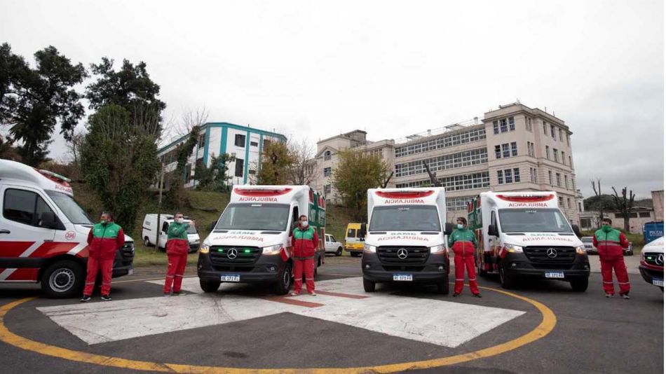 El SAME incorporó diez nuevos vehículos: siete ambulancias de alta tecnología y tres motos