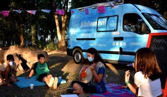 La «Bibliomóvil» sigue recorriendo hasta mediados de este mes el partido de La Costa