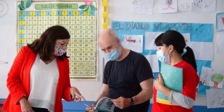 Gobierno porteño acordó con docentes aumento salarial de 40% y habrá revisión en septiembre