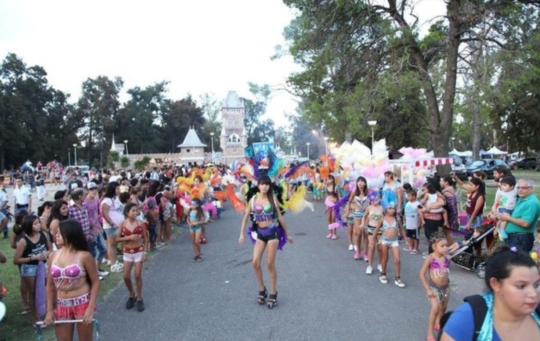 La Plata: Vuelve el Carnaval a la ‘Repu’, convocan a murgas y comparsas para desfilar en los festejos organizados por la Comuna