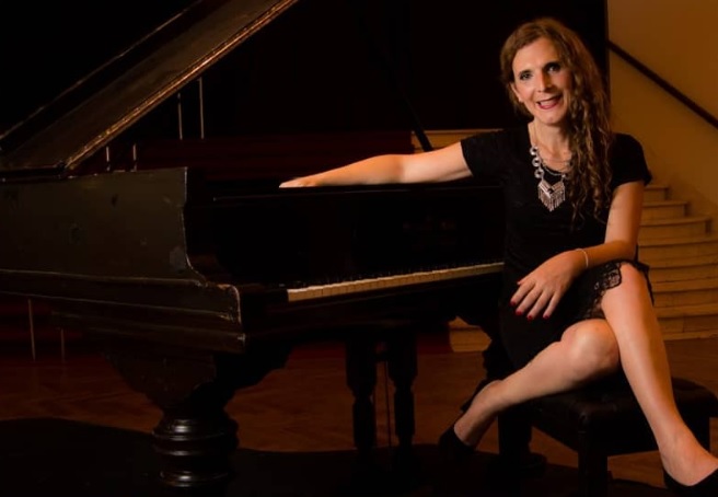 La artista y activista LGBTIQ+ Calenna Garba ofrecerá conciertos gratuitos en Mar del Plata