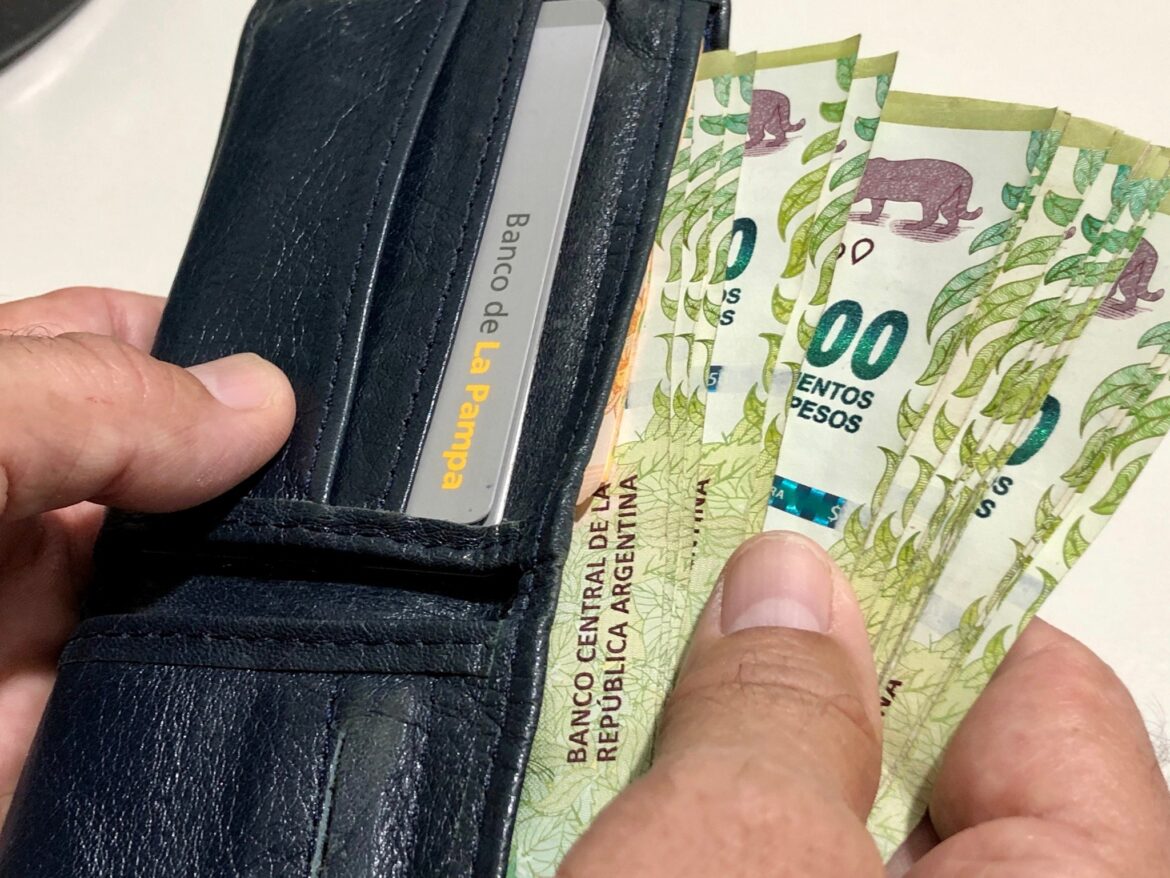 La Pampa adelantó el pago de 14.000 pesos de la canasta escolar para los trabajadores estatales