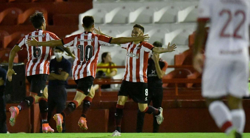 Estudiantes es pura eficacia para llevarse el triunfo en Parque de los Patricios