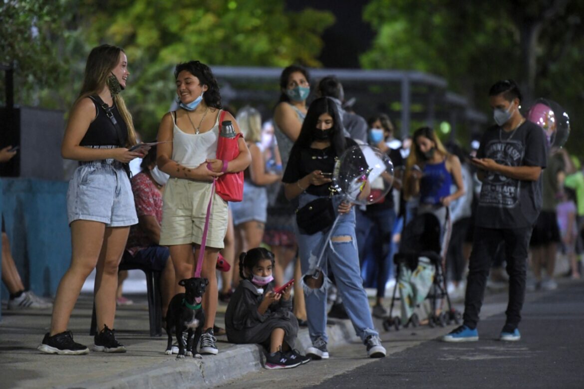Kicillof y Kreplak consideraron un «éxito» la «Noche de las vacunas» en provincia de Buenos Aires