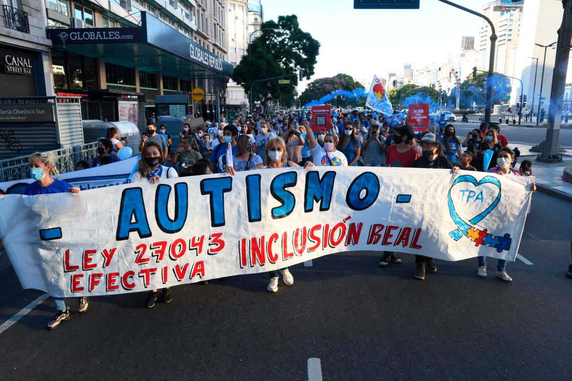 Padres de niños con autismo reclamaron coberturas integrales de salud