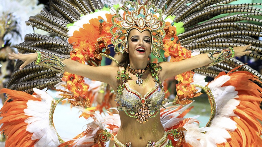 Con los incendios como telón de fondo, comenzó el Carnaval en Corrientes