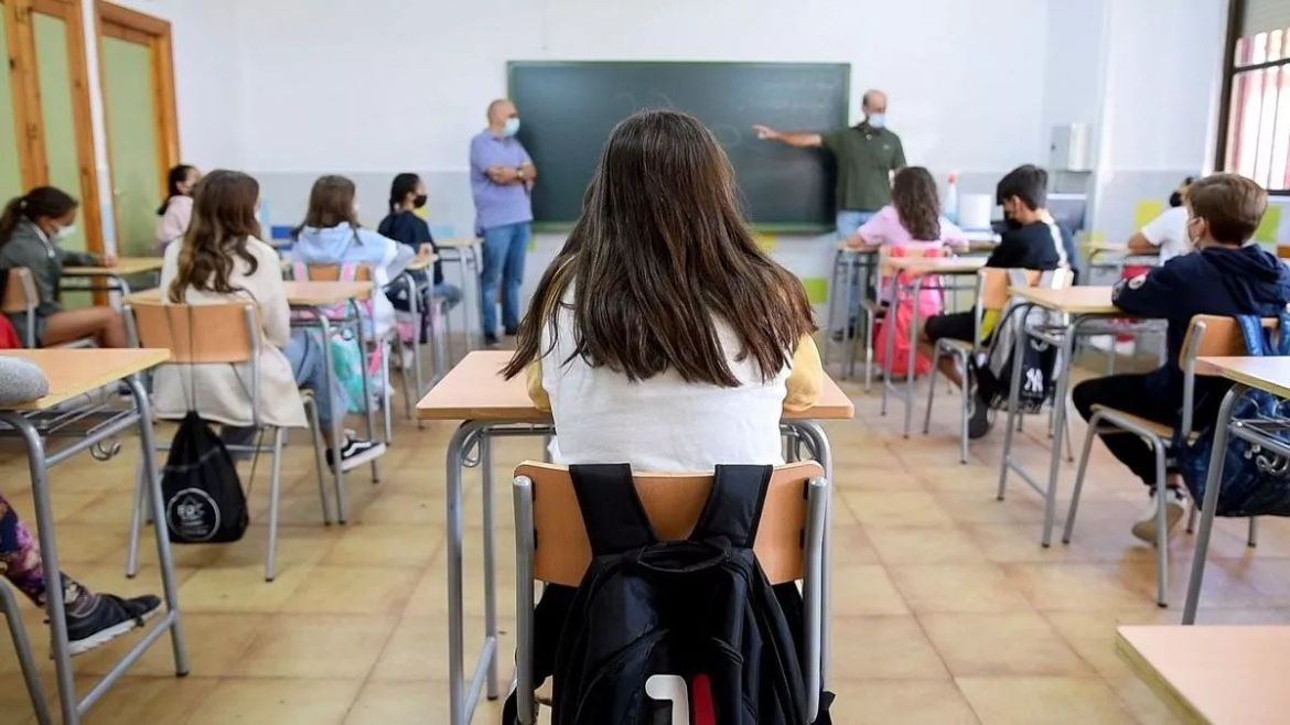 Cerca de 800 mil alumnos vuelven a las aulas desde mañana en CABA y Mendoza