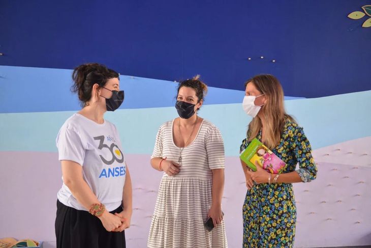 Junto a niños, Raverta visitó la muestra de ANSES en Tecnópolis en homenaje a María Elena Walsh