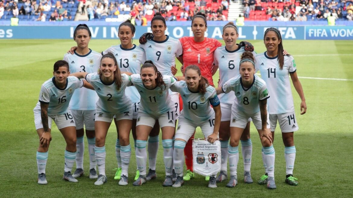 Seleccionado femenino de futsal viajó a los Estados Unidos para gira preparatoria