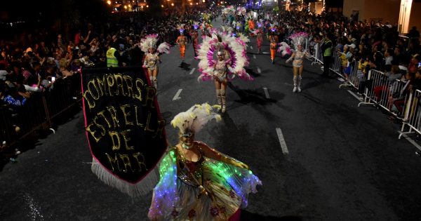 Miles de personas disfrutaron el Corso Central de los Carnavales en Mar del Plata