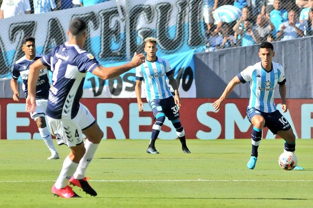 Racing visita a Atlético Tucumán en busca de un triunfo para seguir cerca de la punta