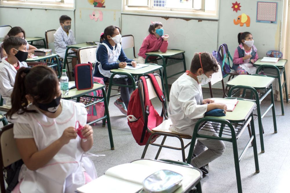 Desde el lunes, no será obligatorio el uso del barbijo en las escuelas porteñas