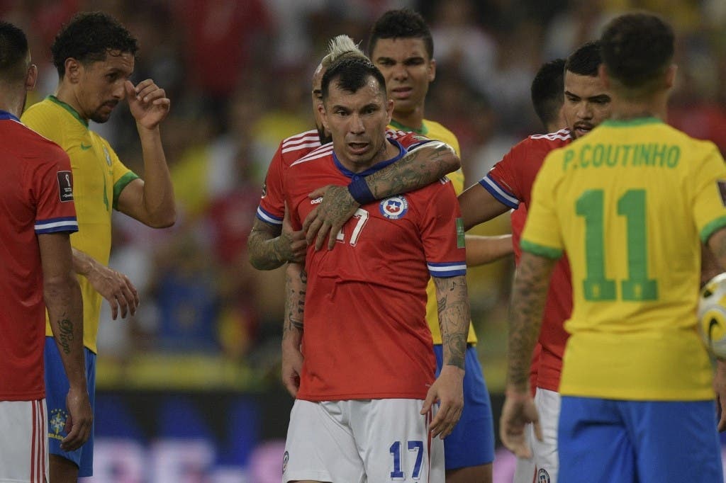 Chile perdió con Brasil y quedó al borde de la eliminación