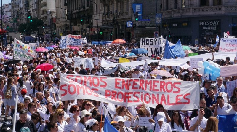 Médicos y enfermeros de CABA paran y se movilizan por salarios y reconocimiento profesional