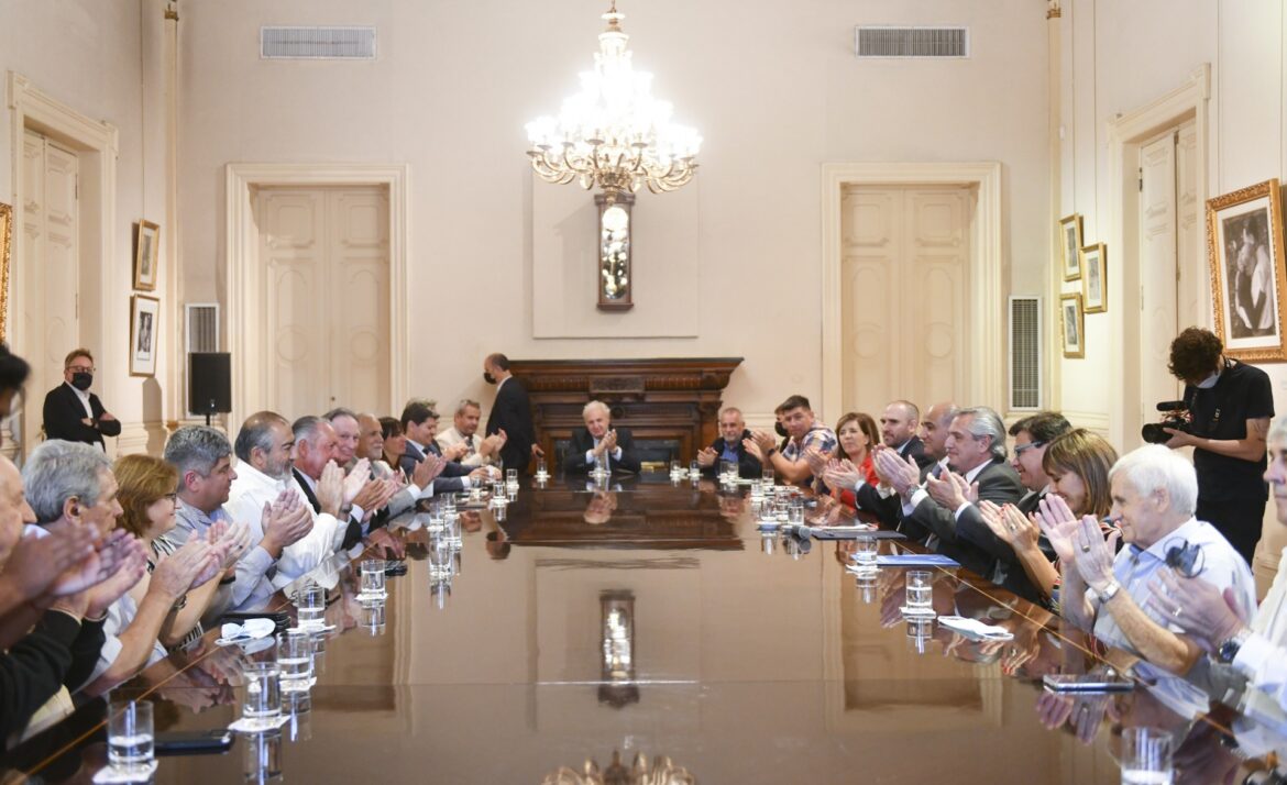 Salario mínimo: el Presidente firmó en la Casa Rosada el acta acuerdo para el aumento