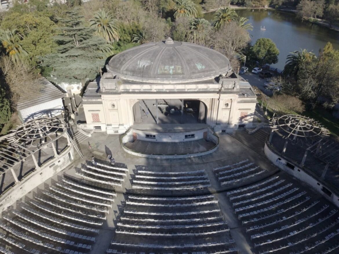 Vecinos platenses se autoconvocaron para pedir la reapertura del teatro del lago