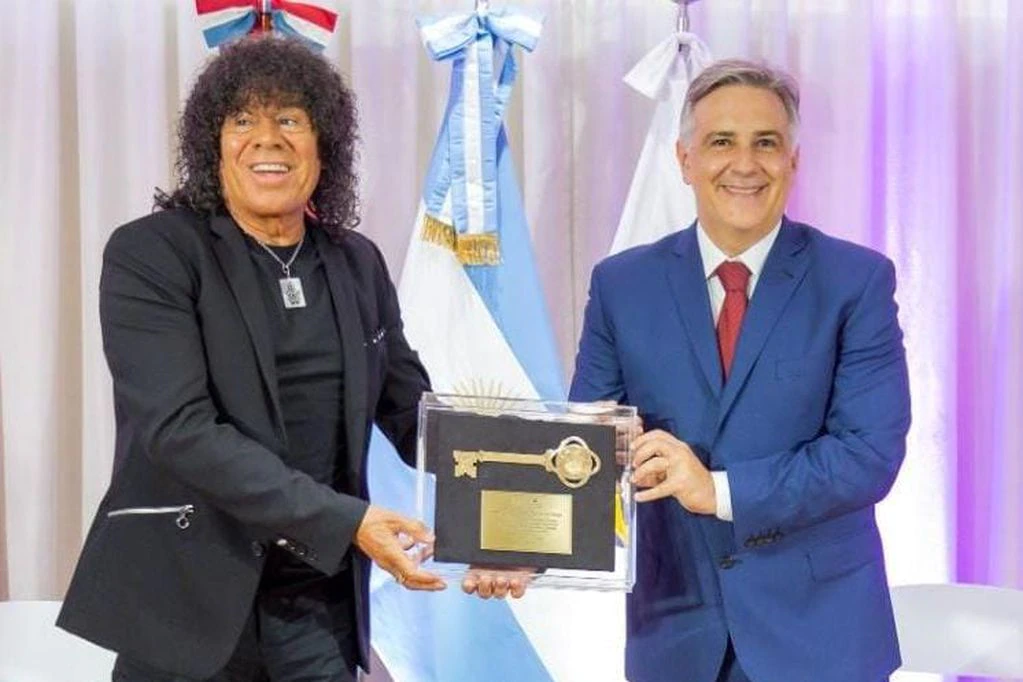 «La Mona» Jiménez es el primer ciudadano en recibir la «Llave de Córdoba»