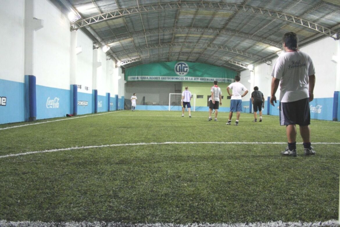 Usaban un complejo de canchas de fútbol como pantalla para ocultar un prostíbulo