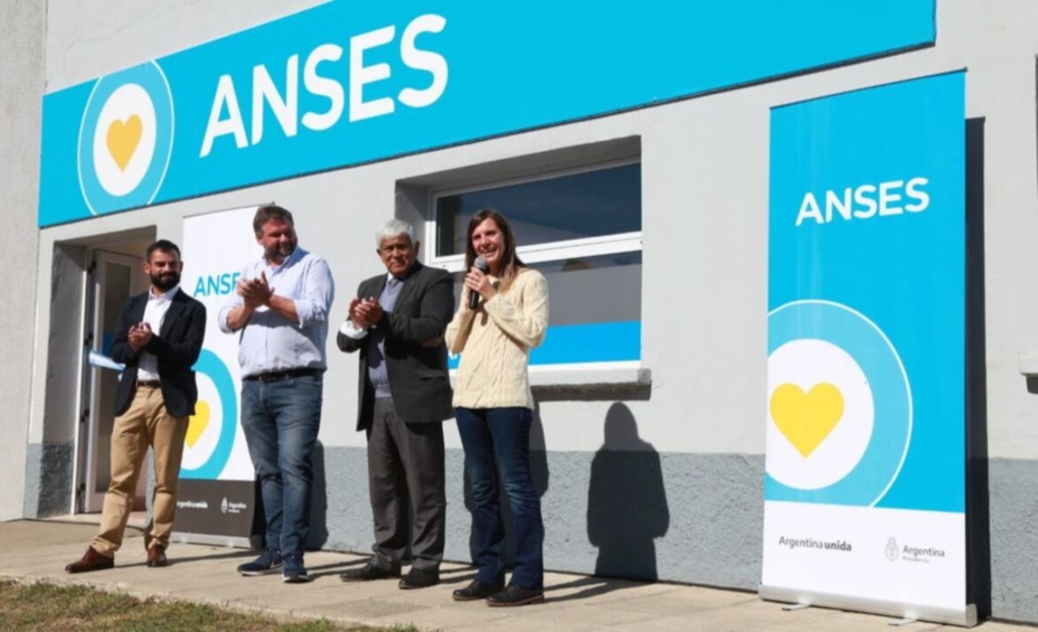 Raverta inauguró una oficina de ANSES en Chubut