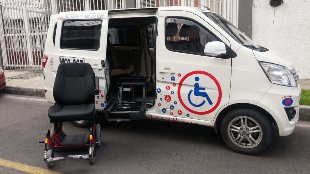 Con una protesta, transportistas reclaman un aumento para traslados de personas con discapacidad