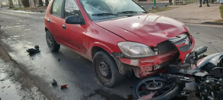 La Plata :Un policía ebrio atropelló dos jovenes en moto uno de ellos pelea por su vida￼