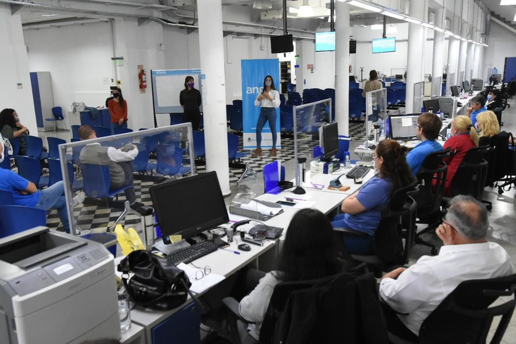 Retoman hoy la presencialidad plena todos los trabajadores de la administración pública