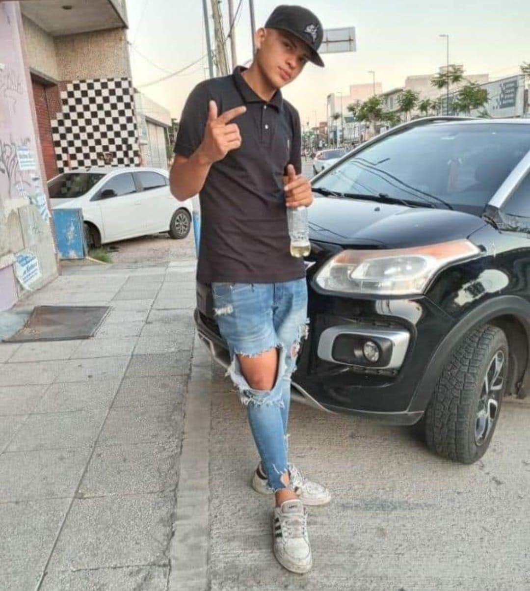 Asesinan a puñaladas a un joven en Berazategui y por el crimen detienen a un adolescente de 15 años