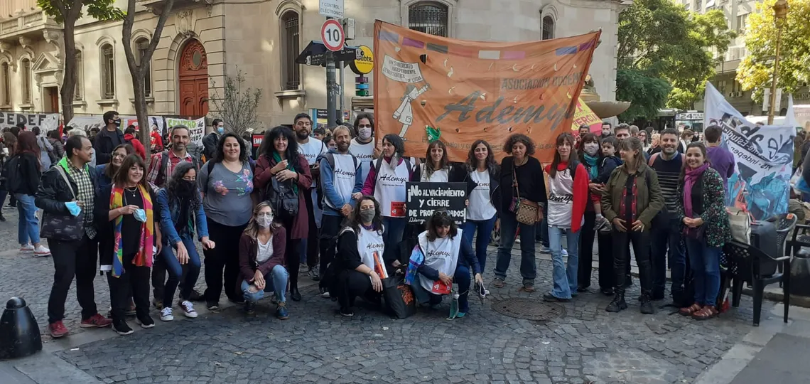 Gremios marchan a la Legislatura porteña en rechazo a la reforma del Estatuto Docente