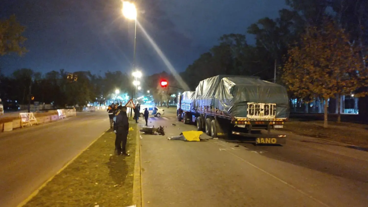 Ensenada: Murió un motociclista al chocar con un camión