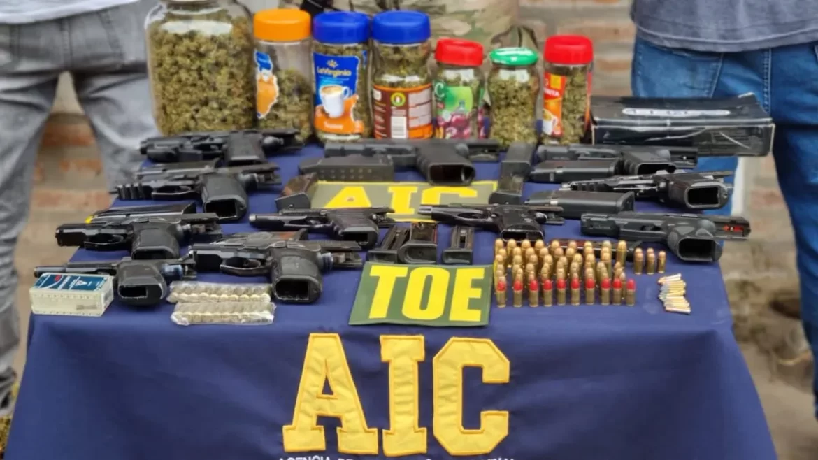 Apartan a tres jefes policiales por un robo de armas que estaban bajo custodia y fueron vendidas