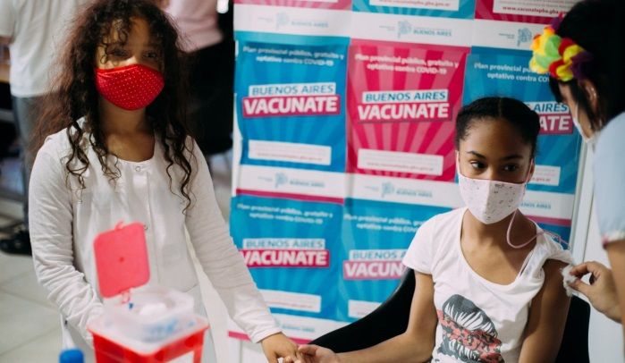 Kreplak: «Sin turno, los chicos de 5 a 11 años ya pueden recibir la tercera dosis de la vacuna»