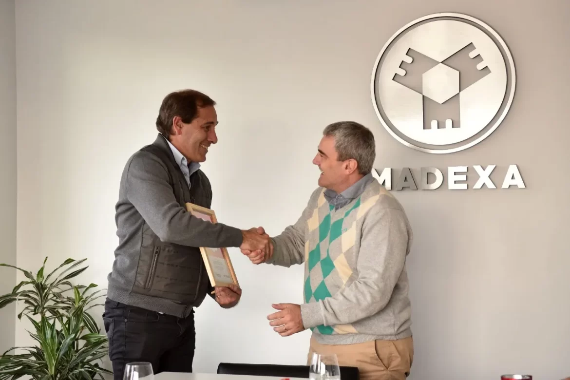 La Plata: Garro reconoció a empresa local por su labor sustentable y destacó «las industrias que siguen apostando por el desarrollo de la ciudad»