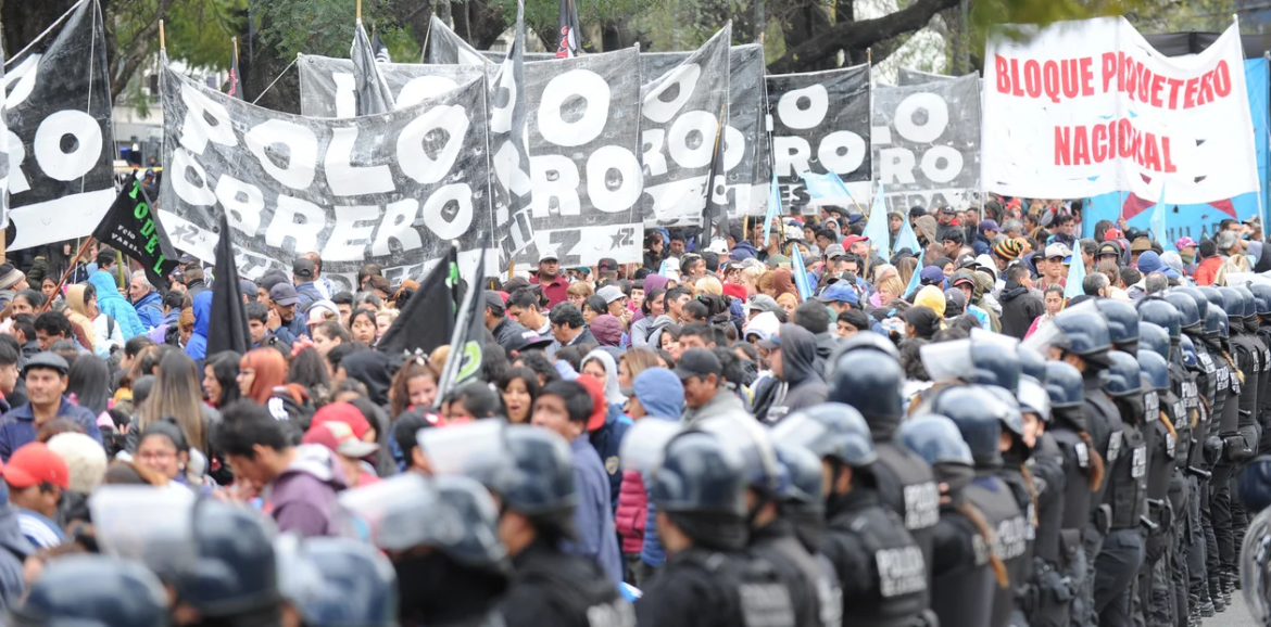 Movimientos sociales marchan hoy por la reducción del presupuesto porteño para emergencia social