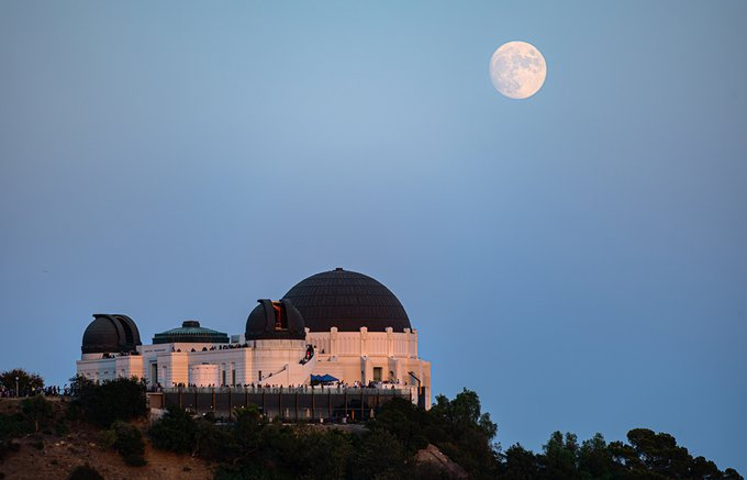 La superluna del ciervo, más grande y luminosa, ya puede verse en Argentina