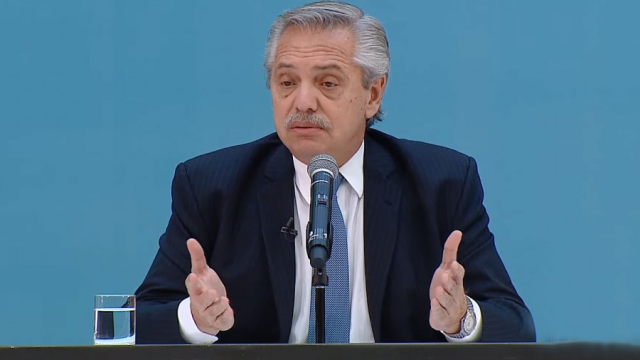 Fernández aseguró que no se va a devaluar porque eso «es empobrecer a la gente»