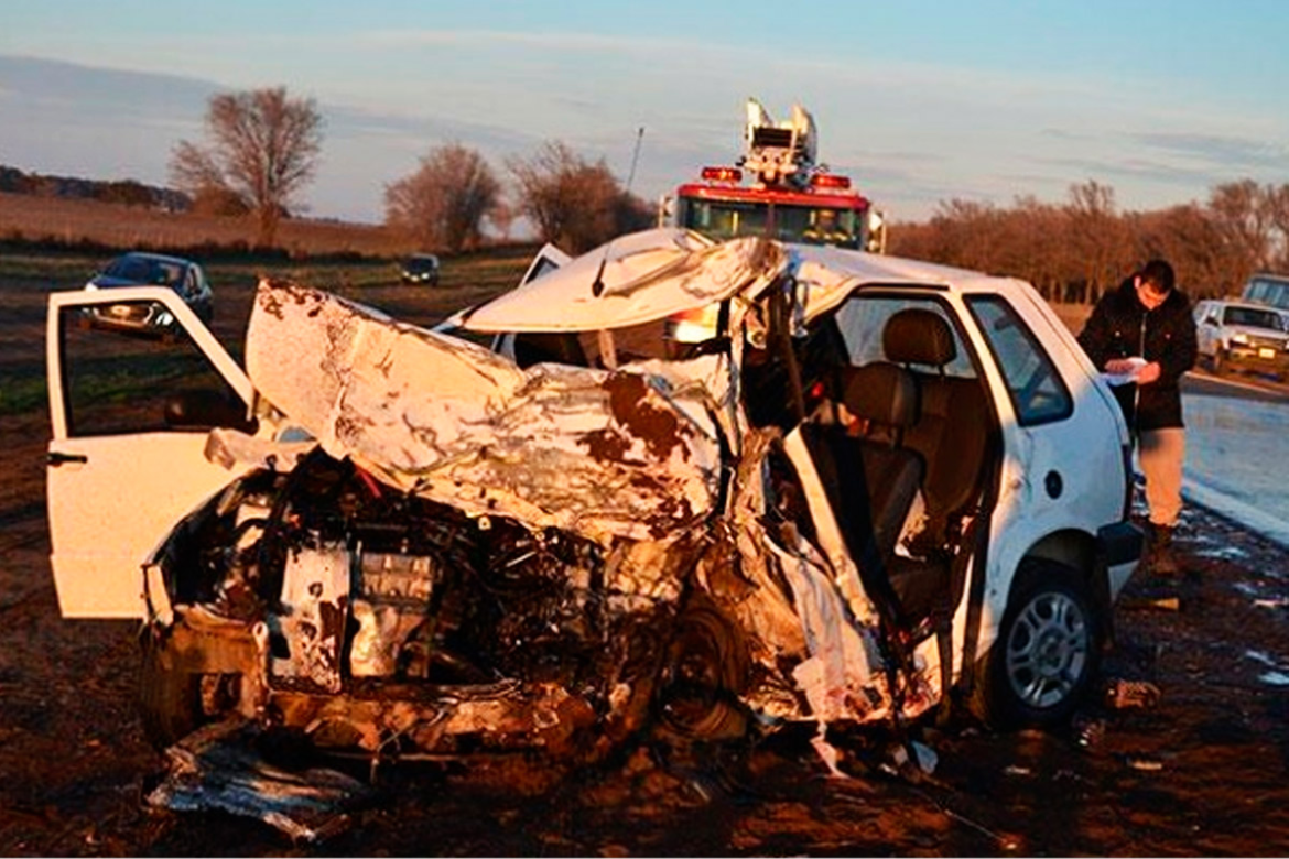 Un muerto y tres heridos al chocar un camión y un auto en la ruta nacional 34