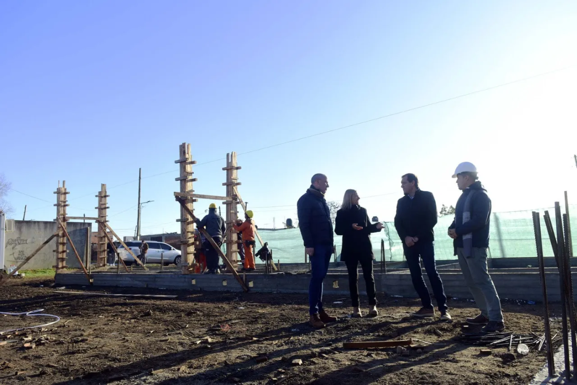 La Plata: Garro recorrió los avances del nuevo Centro Comunitario en Altos de San Lorenzo