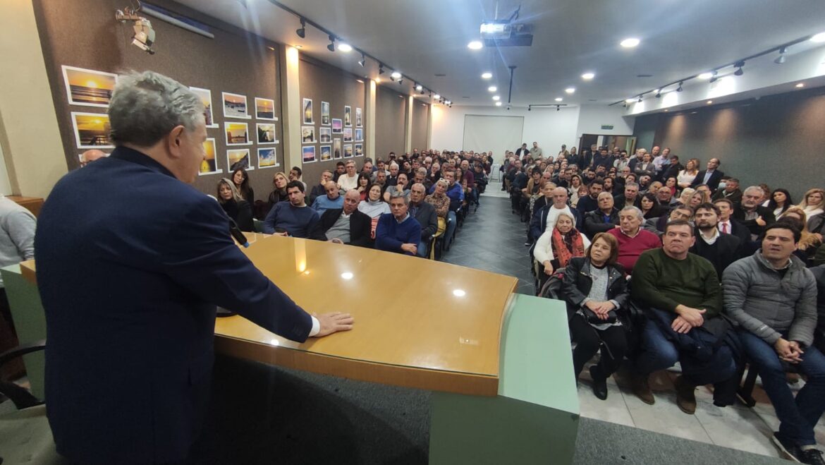 Eduardo Duhalde reunió a todos y llamo a la unidad