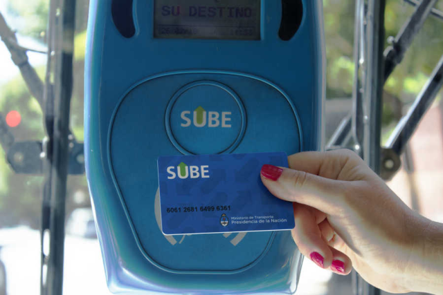 Cómo obtener el 55% de descuento con la tarjeta SUBE para beneficiarios de Anses