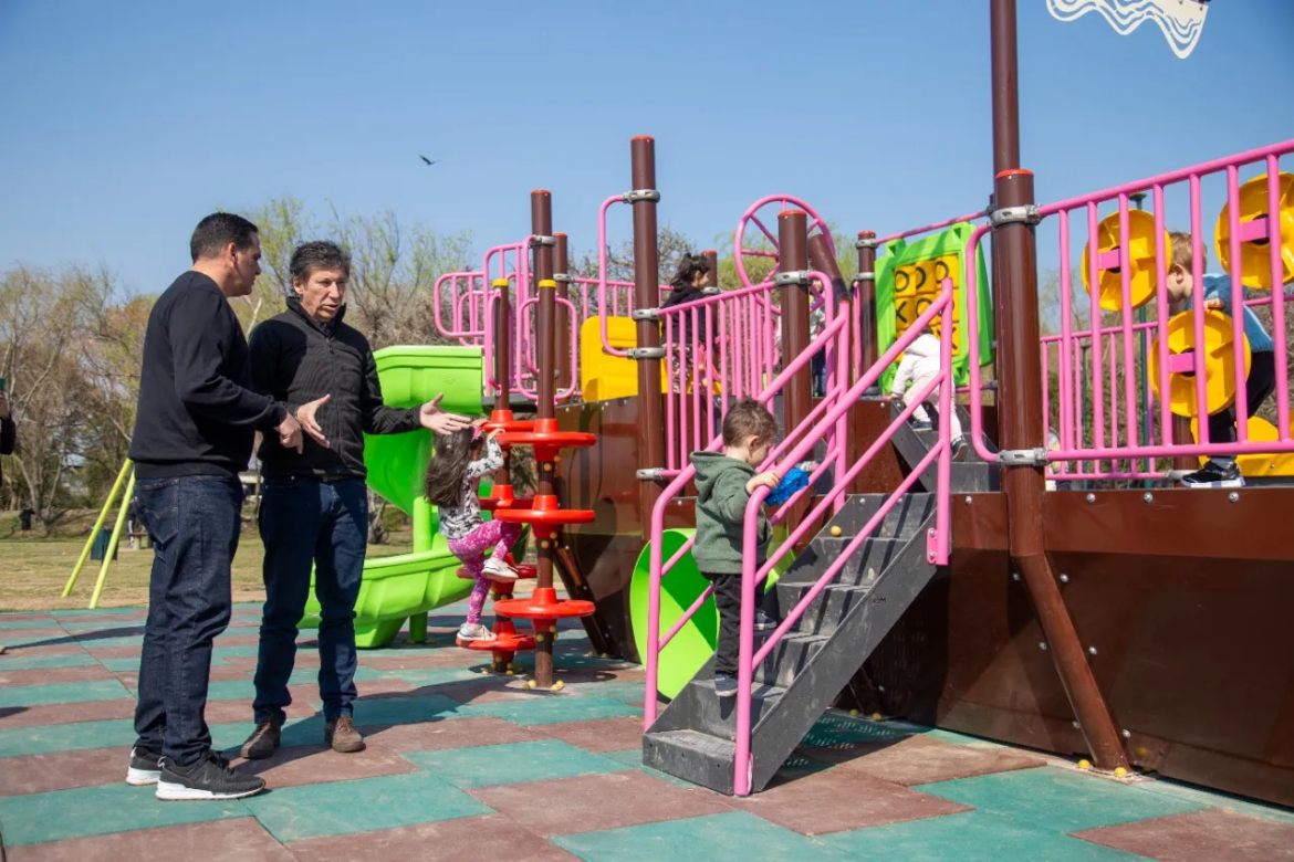 San Isidro: el Municipio renovó una plaza en la costa de Acassuso