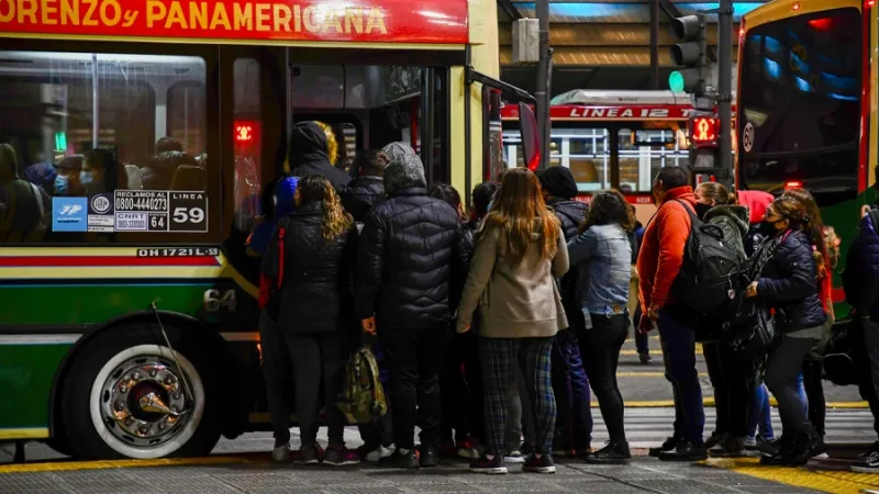 Continúa la medida de tres cámaras empresarias que afecta al servicio de colectivos en el AMBA