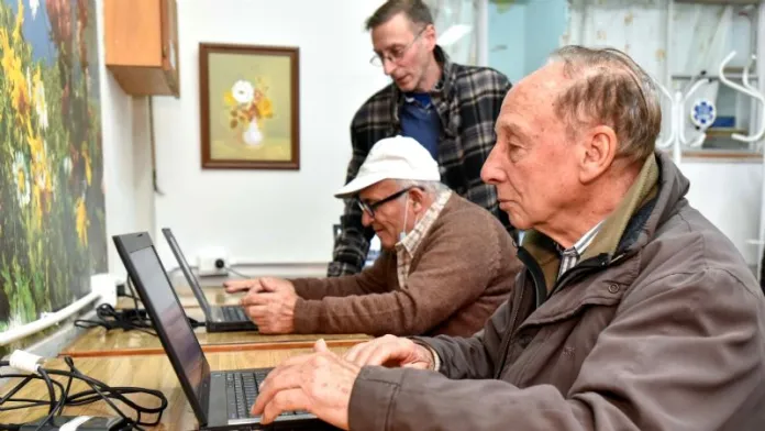 San Isidro inauguró su décimo centro de alfabetización digital para adultos mayores