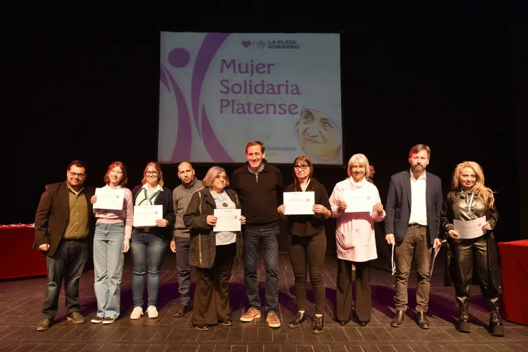 La Plata: Heroínas anónimas el Municipio distinguió a 120 mujeres por su labor solidaria en la Ciudad