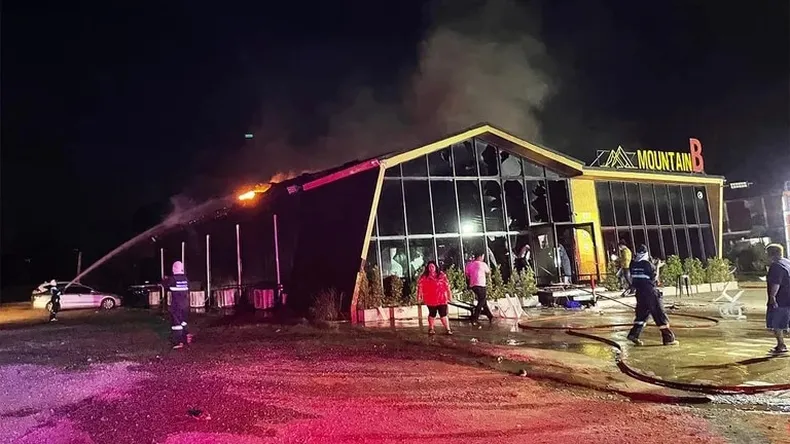 Trece muertos y 40 heridos al incendiarse una discoteca en Tailandia