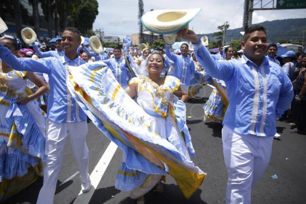 La comunidad de El Salvador celebra su independencia en la “Repu”