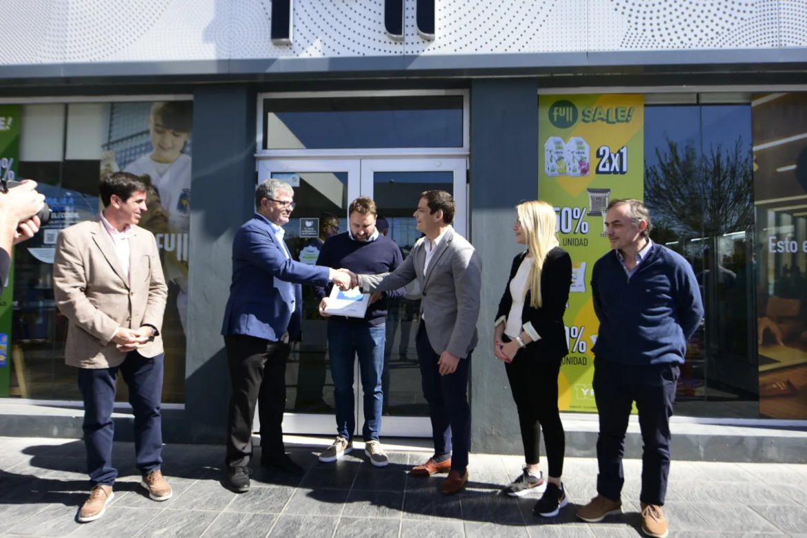 Se inauguró la primera estación de servicio con paneles solares de La Plata